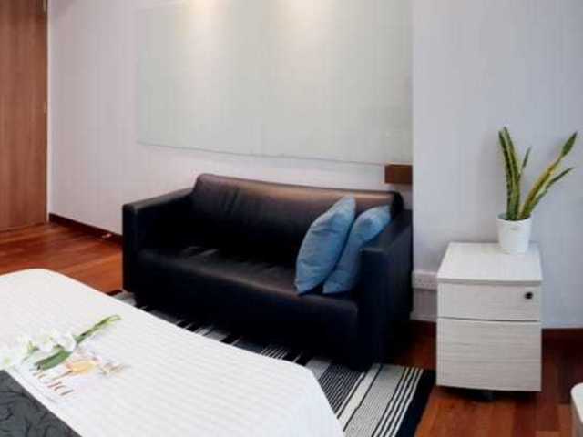 High Floor , Unblock Views Above 50 level , Cosy & Well Renovated Large Room