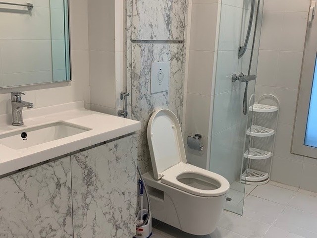 High Floor , Unblock Views Above 50 level , Cosy & Well Renovated Large Room